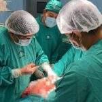 Médicos del Hospital Tarapoto extirpan gigantesco tumor de 15 kilos a mujer de 31 años