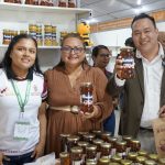 Proyecto Apícola destaca en ExpoMoyo 2024 con la calidad de su miel y modelo innovador