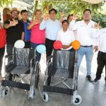 Entregan sillas de ruedas a personas de la tercera edad en Nueva Cajamarca