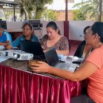 Artesanas de Calzada reciben asistencia técnica para postular a estrategia nacional «Somos Artesanía»