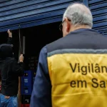 Crisis sanitaria en Brasil: lo que se sabe de la intoxicación masiva por metanol que ha causado muertes y la caída del consumo de alcohol